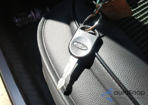 2005 Ford Escape Xlt from USA, damaged, VIN 1FMYU93115KE30921